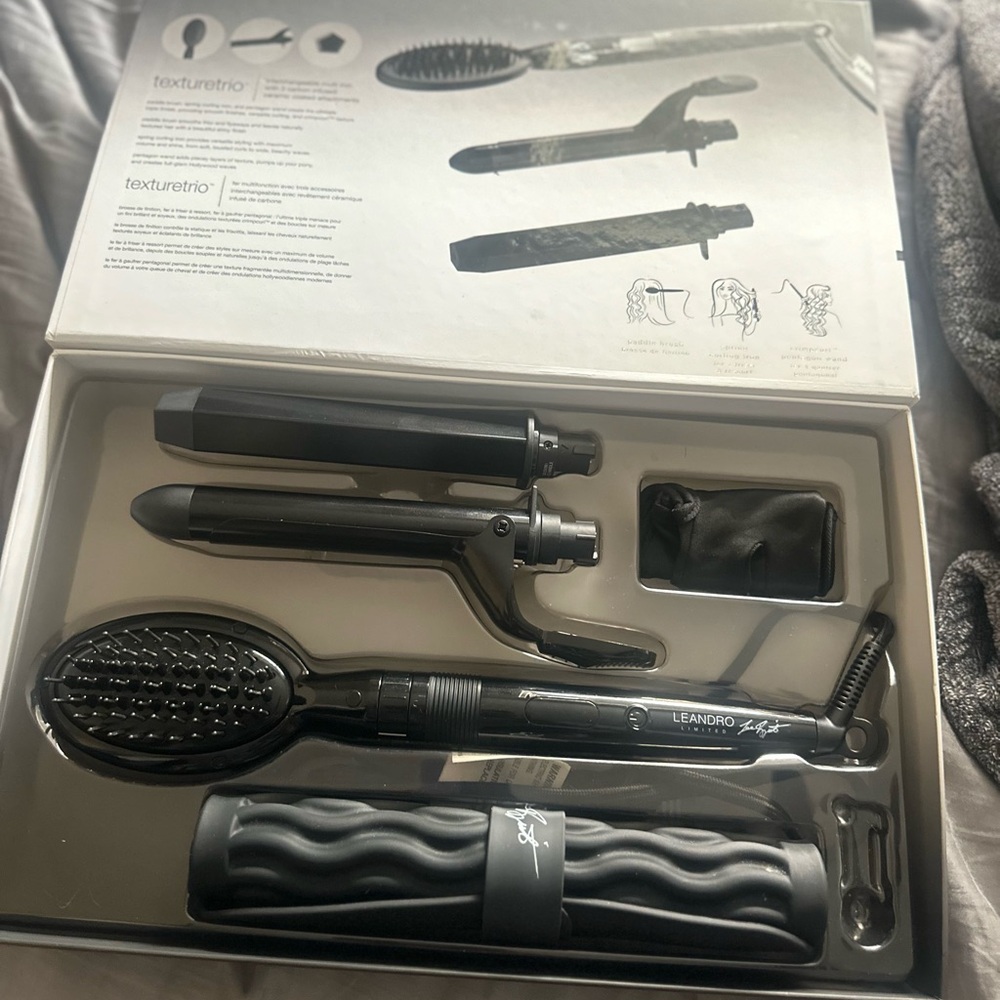 Leandro Black Grooming Tool Set for Women